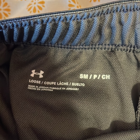 Under Armour Workout Shorts - Picture 5 of 5